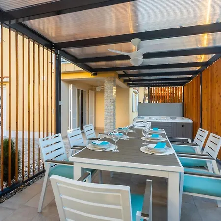 Solinar Apartment *